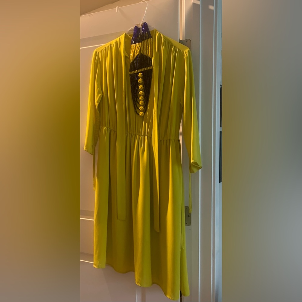 Vibrant Neon Yellow/Lime Yellow New York & Company Dress Gently worn.💛💚💃🏽